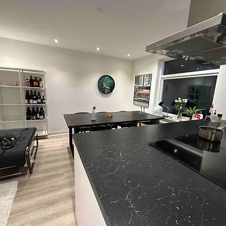 Newly Renovated Family House In The Center Of For Maximum 8 People * Ольборг